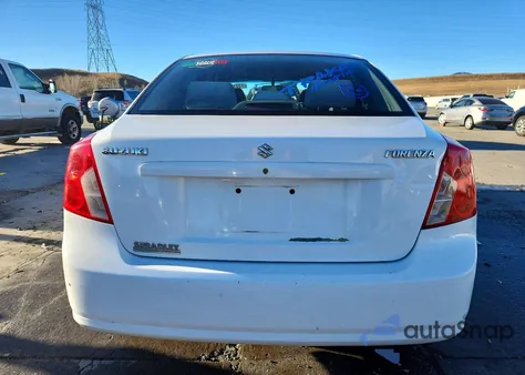 2005 Suzuki Forenza S z USA, uszkodzony, nr VIN KL5JD56Z95K082730